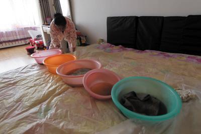 资源楼上漏水，住户失联，小区没物管，业主维权难！律师来支招……